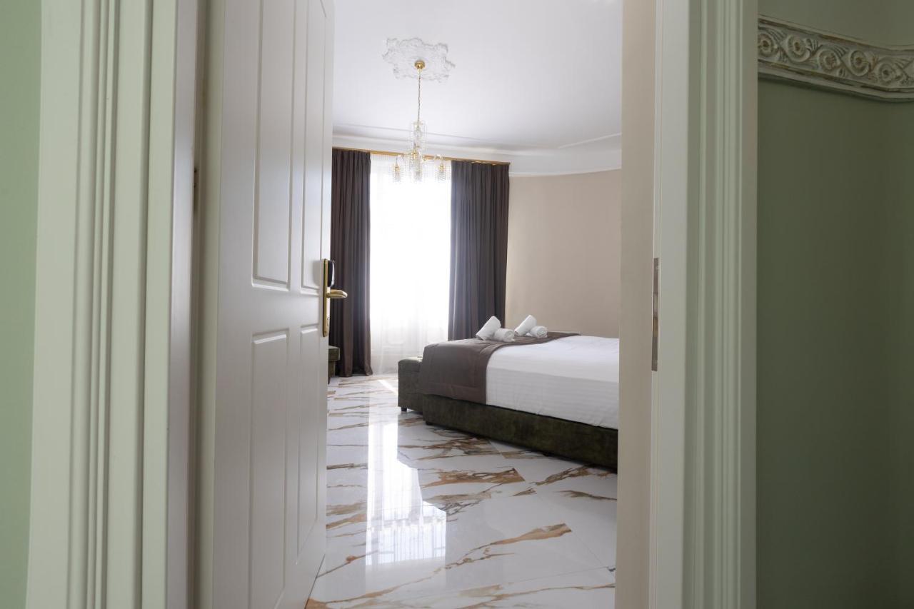 Modern Revival Luxury Salonicco