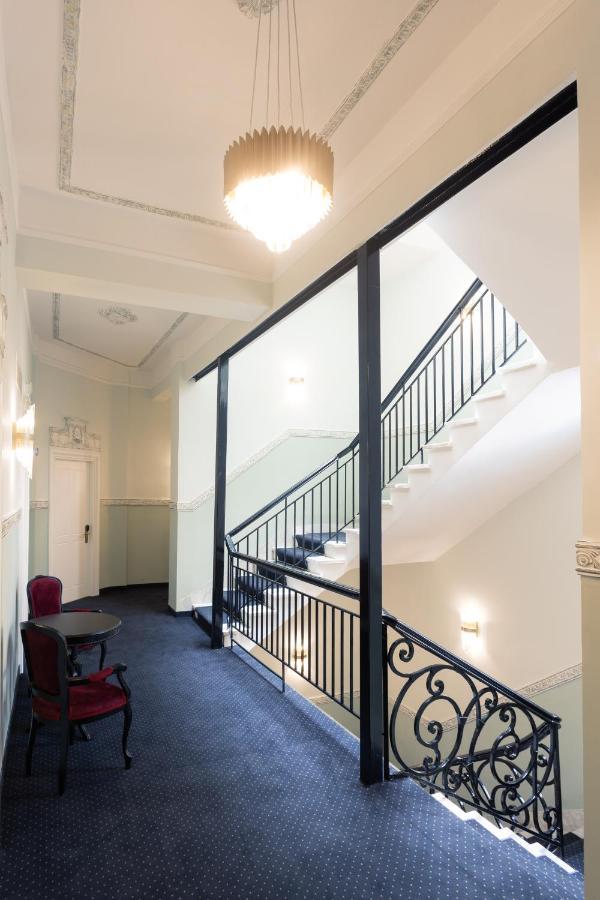 Modern Revival Luxury Soluň
